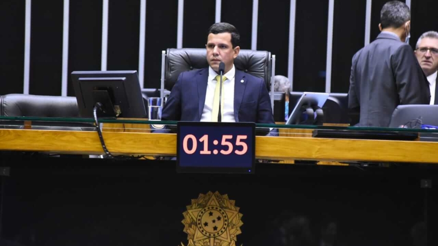 Deputado apresentou texto à MP que reabre prazo para enquadramento de servidores e cobrou, em tribuna, a união de parlamentares para aprovar emenda